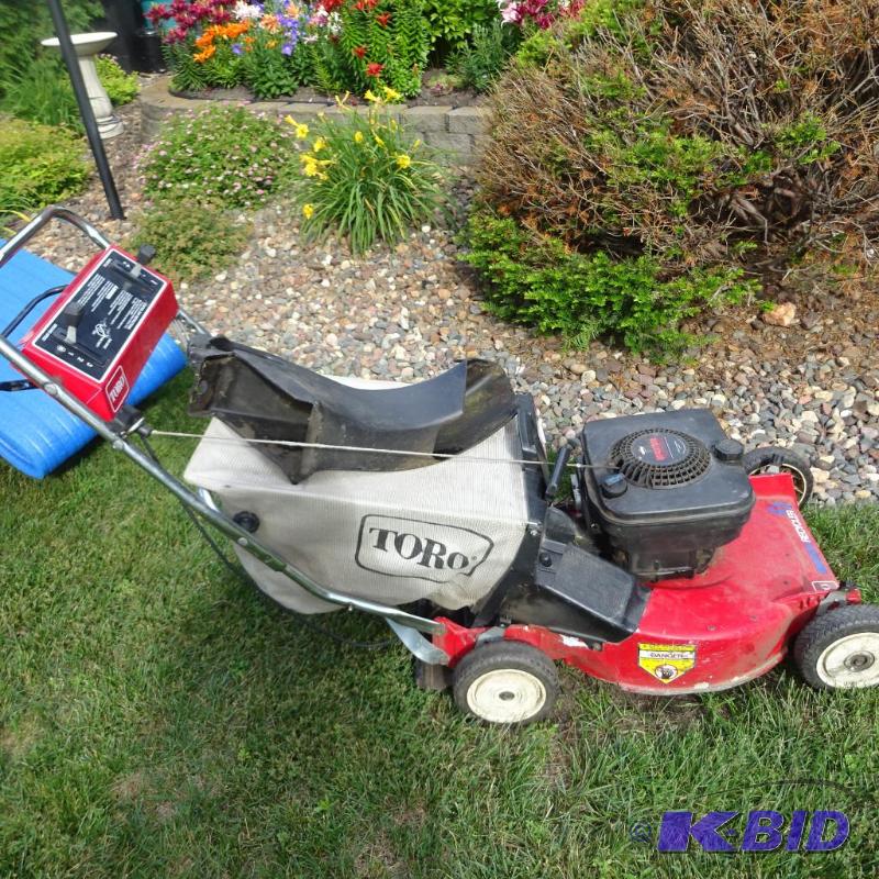lot 50 image: Toro recycler. Aluminum deck. 20". Self ...