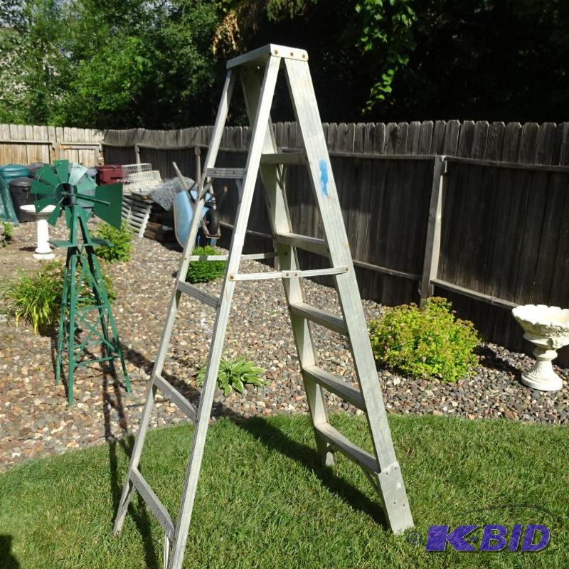 lot 52 image: 6 aluminum step ladder...