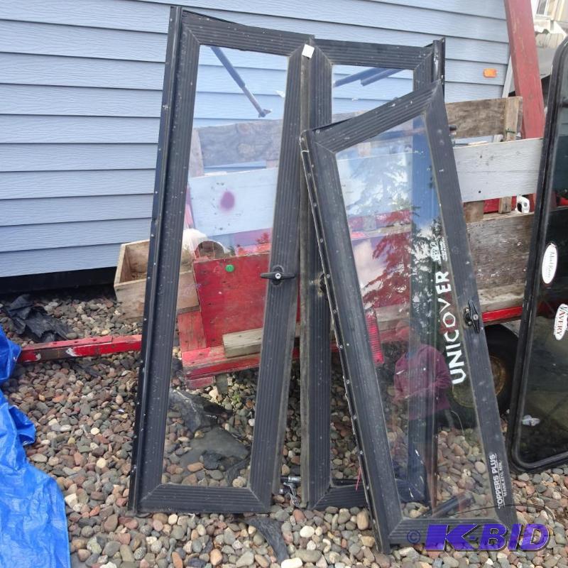 lot 65 image: 3 topper Rear doors....