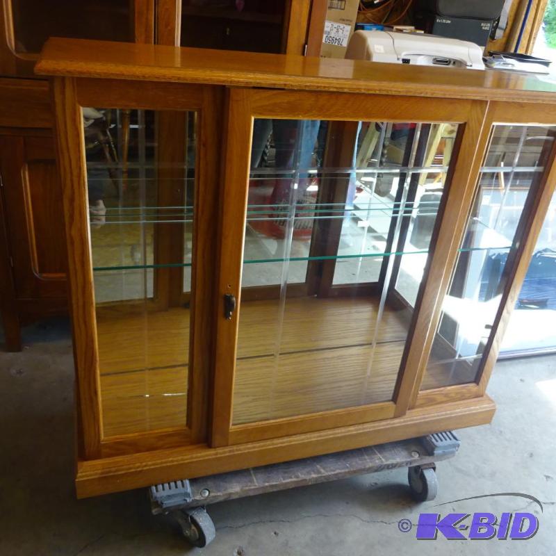 lot 81 image: Glass cabinet. Left side Glass is cracked. No...