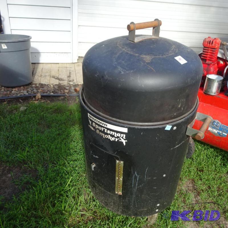 lot 9 image: Brinkman Sportsman smoker...
