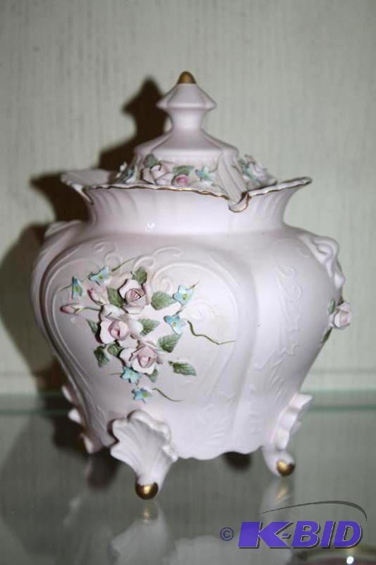 lot 11 image: Lefton&nbspChina pink footed covered cookie ...
