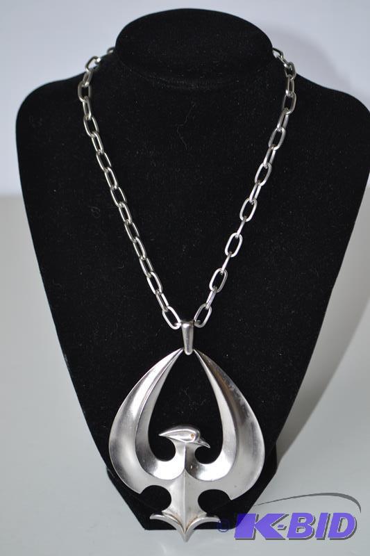 lot 117 image: Rare Vintage Chunky Trifari Pendant Necklace....