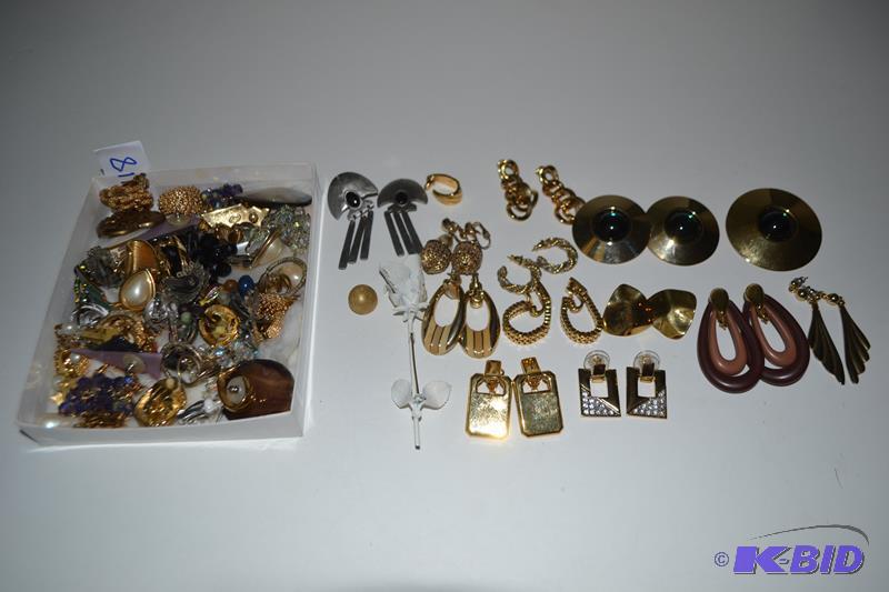 lot 118 image: Large lot of Misc. Vintage ear ring pairs inc...