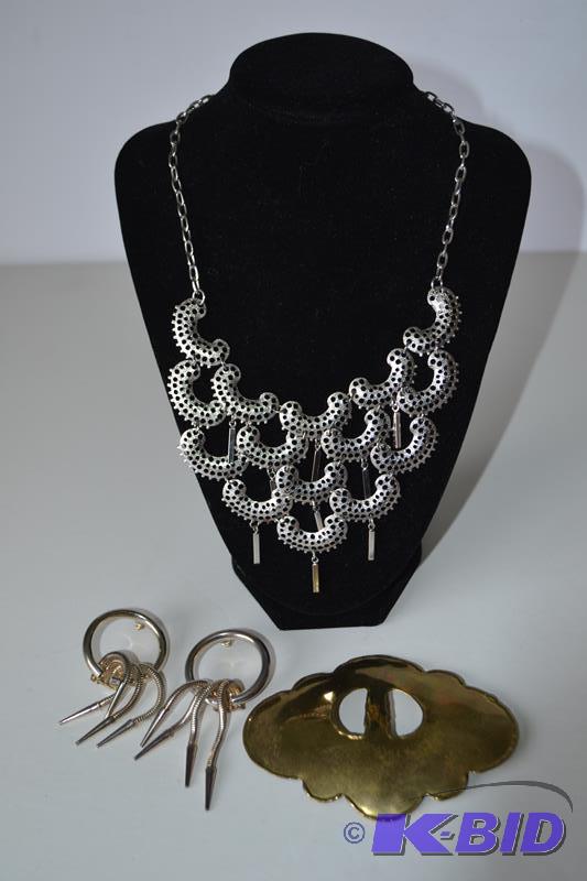 lot 120 image: Vintage&nbspCostume jewelry lot- belt decor,...