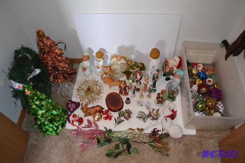 lot 124 image: 2&nbspboxes of misc. Christmas items w 2 sm...