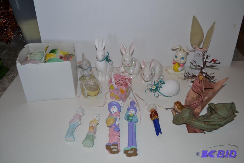 lot 125 image: Misc. Easter items in box including Enesco En...