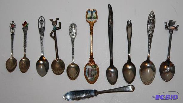 lot 139 image: Collection of Antique Miniature collectible s...