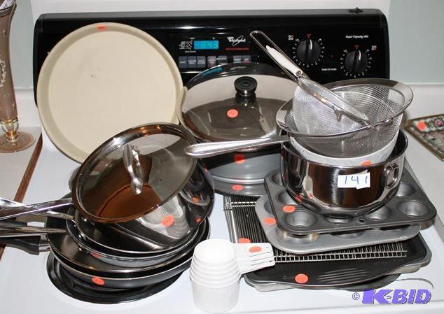 lot 141 image: Large lot of kitchen items, metal strainers, ...