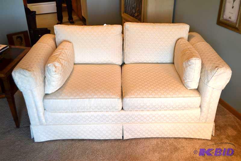 lot 15 image: White love seat. Custom made Dayton Hudson.25...