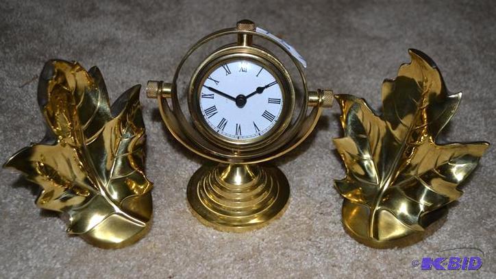 lot 157 image: PM Craftsman Leaf Book ends- very heavy. Made...