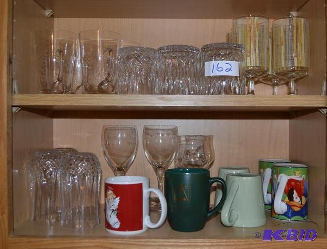 lot 162 image: Lot of misc. crystal tumblers, glass mugs, st...