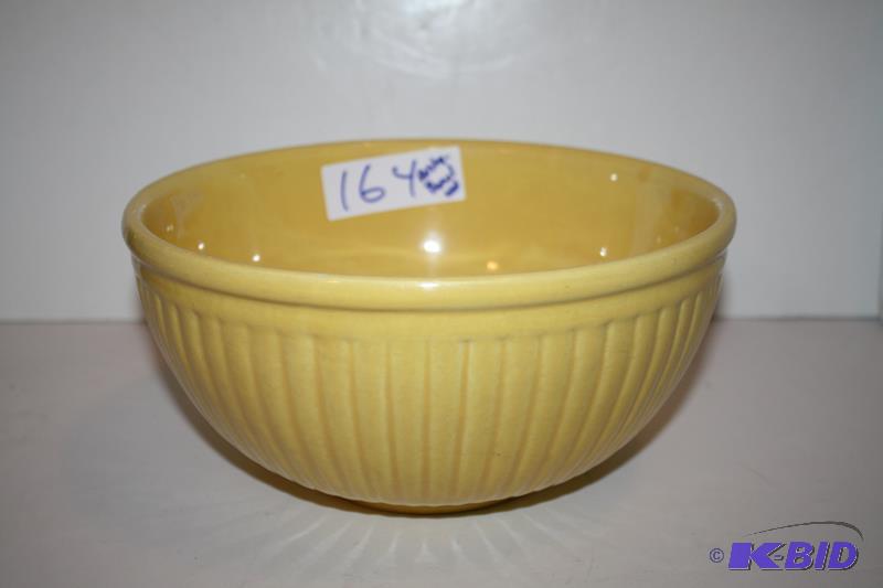 lot 164 image: Antique &nbspYellow mixing bowl....
