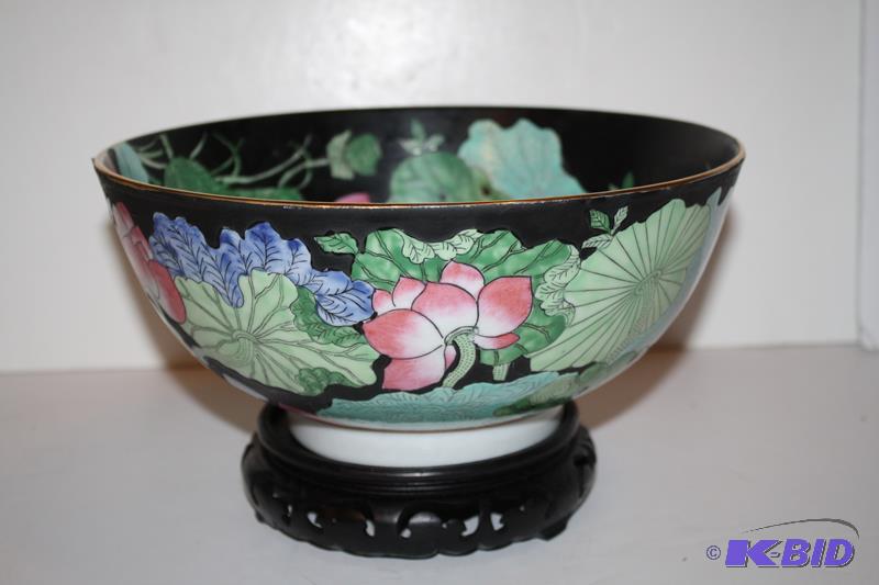 lot 165 image: Beautiful possibly hand&nbsppainted &nbspCl...