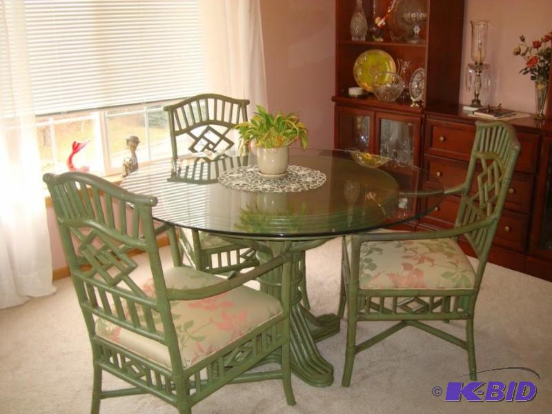 lot 175 image: Glass Kitchen, Dining or 3 season table with ...