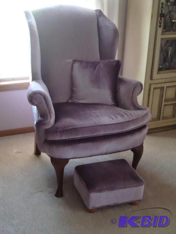 lot 179 image: Stunning vintage lavender chair with matching...