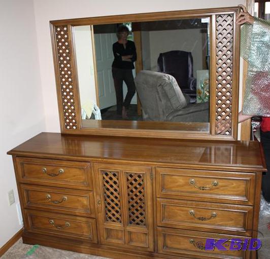 lot 19 image: Retro Drexel Mirror Dresser. 70" x 32&qu...