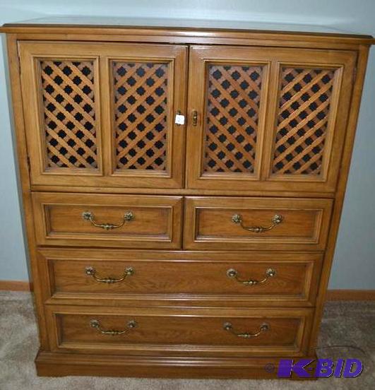 lot 20 image: Retro Drexel Wood StorageDresser piece. &nbs...