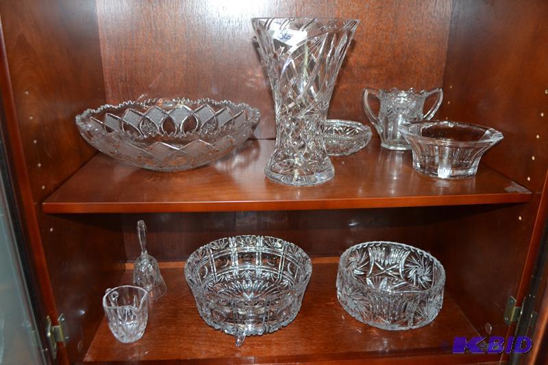 lot 36 image: Hand&nbspcut crystal pieces including   Lar...