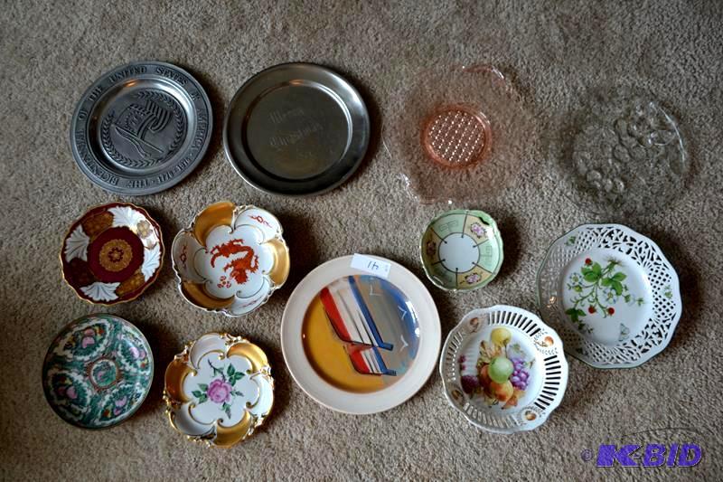 lot 41 image: Collection of bowls and plates   1776 - 1976 ...