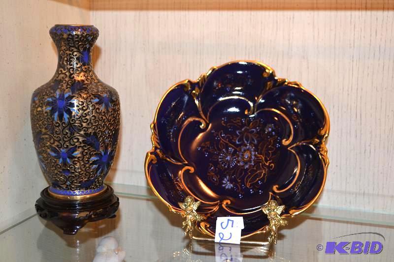 lot 52 image: Atelier Kunst SMM Handgemalt   Blue bowl with...