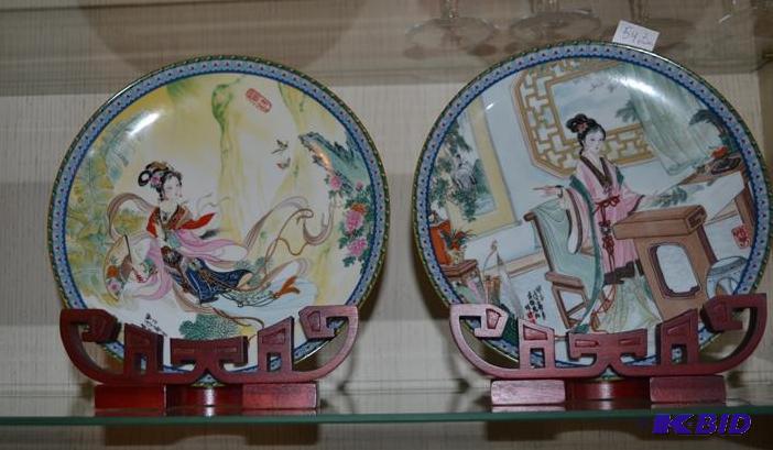 lot 54 image: 2 Hand painted Japanese decorative plates 8.5...