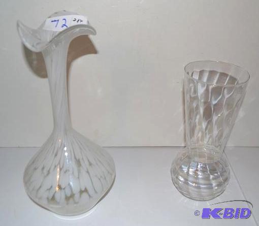 lot 72 image: Beautiful glass vases   Murano glass vase 3.2...