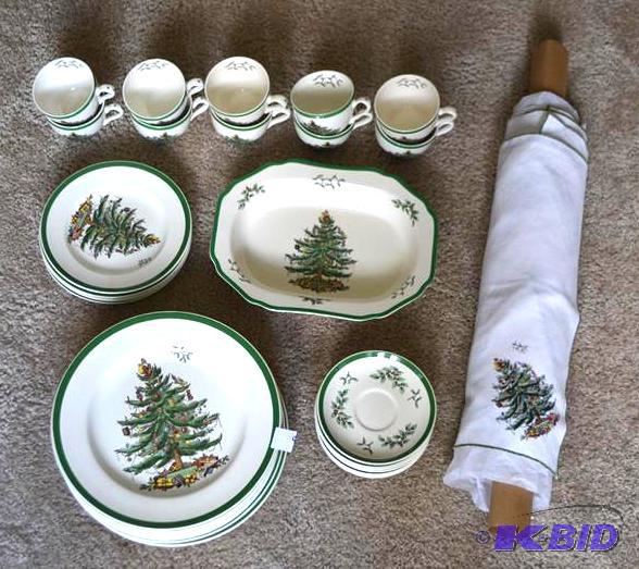 lot 9 image: Set of Spode &quotChristmas Tree" ...