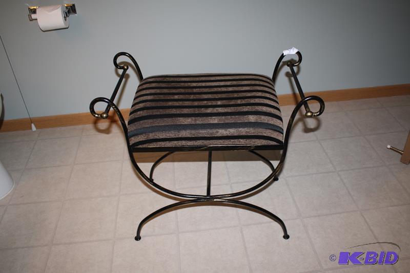 lot 99 image: BathroomBedroom vanity bench- 23" tall,...