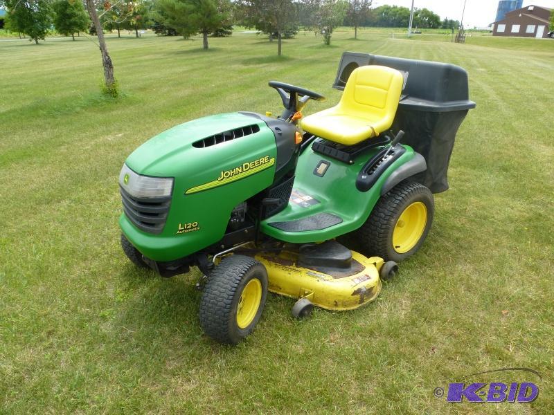 John Deere L 120 Lawn Tractor Has 20 Hp Brig...