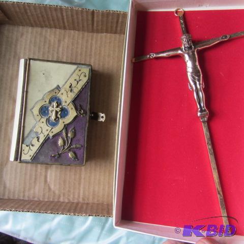 Celluloid Book, Crucifix