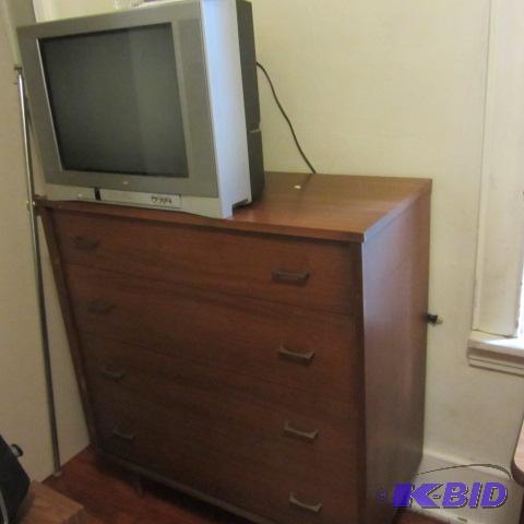 Dresser, Television