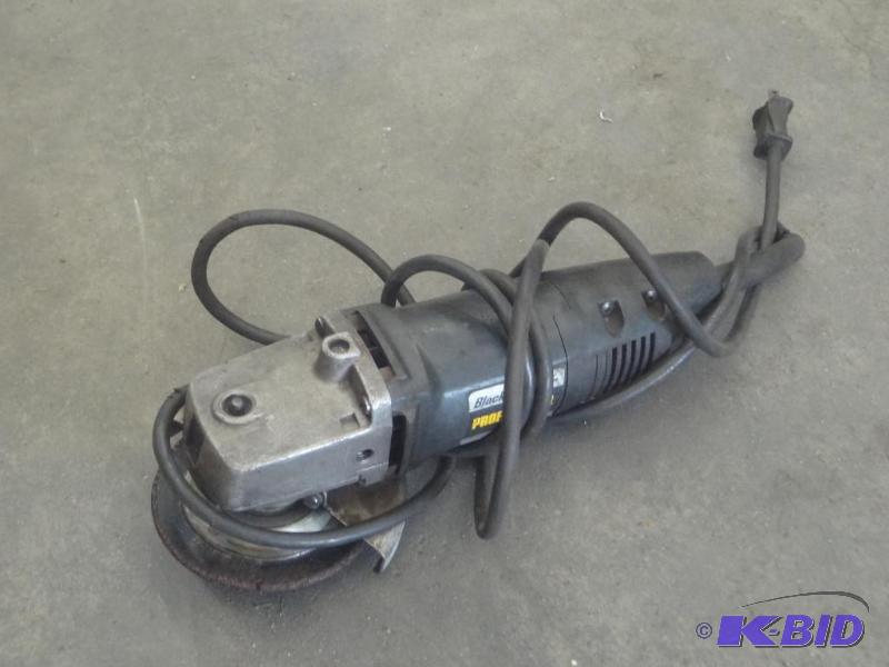 Black &amp Decker 4.5&quot Grinder...