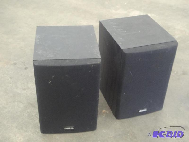 (2) Yamahe Stereo Speakers...