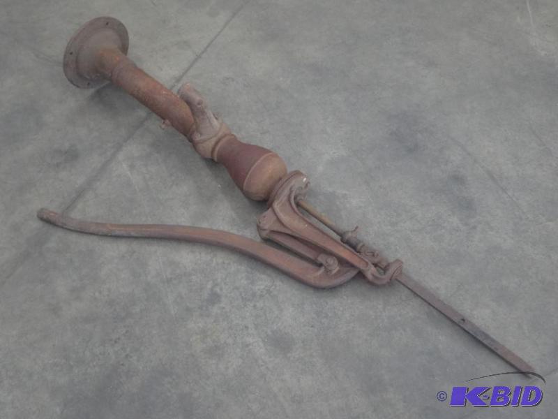 Vintage Cast Iron Well Pump...