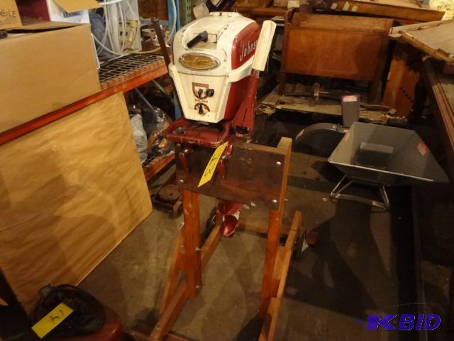 lot 13 image: Johnson Sea Horse 712hp on wheeled storage s...
