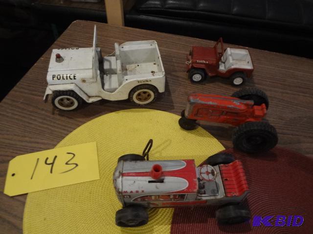 lot 143 image: Marx Crawler, Tin very nice,works, Hubley tra...