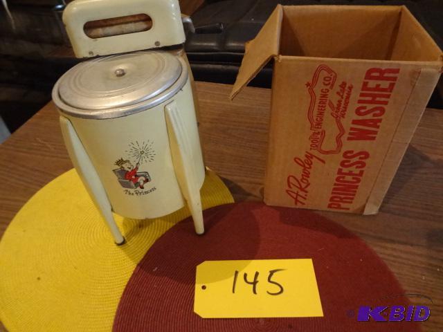 lot 145 image: Toy Washing Machine wbox, really neat...