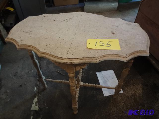 lot 155 image: Grandmas table, thats what they told me....