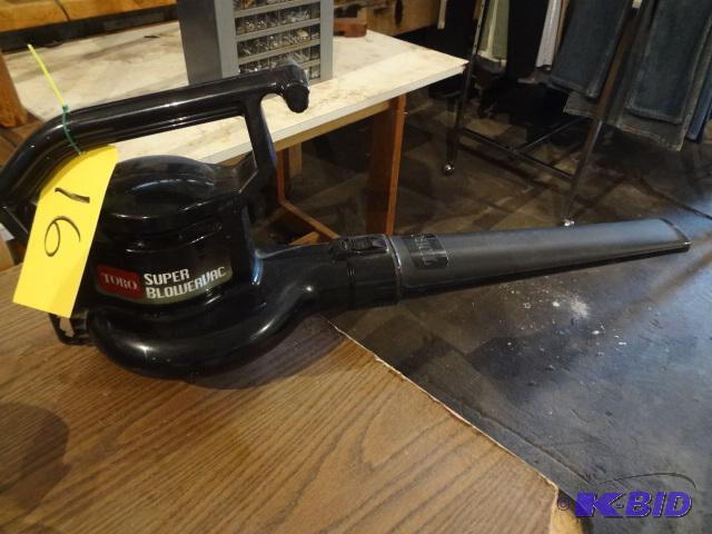 lot 16 image: Toro Blower...