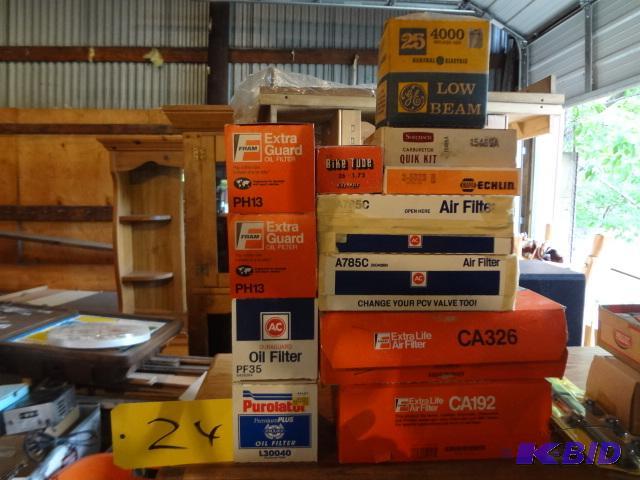 lot 24 image: Lot of old Car Filters, Carb Kits...