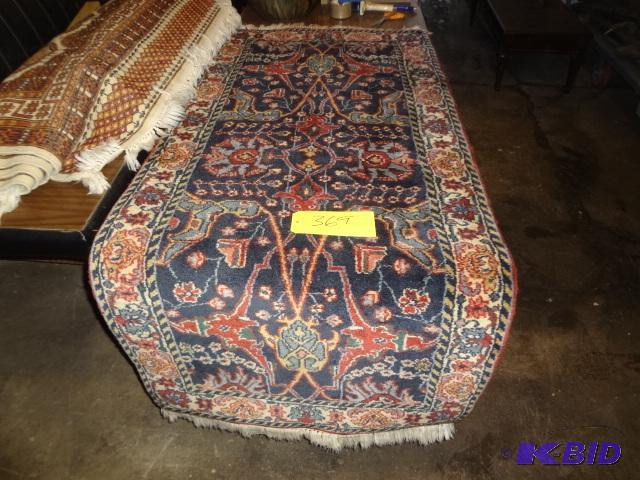 lot 369 image: Rugs, nice...