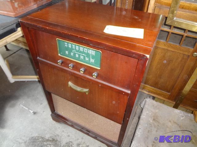 lot 382 image: Nice Old CoronadoAMFMStereo, nice looking c...