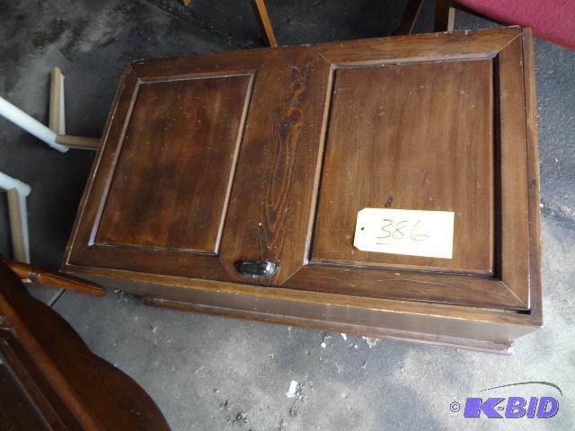 lot 386 image: Chest...