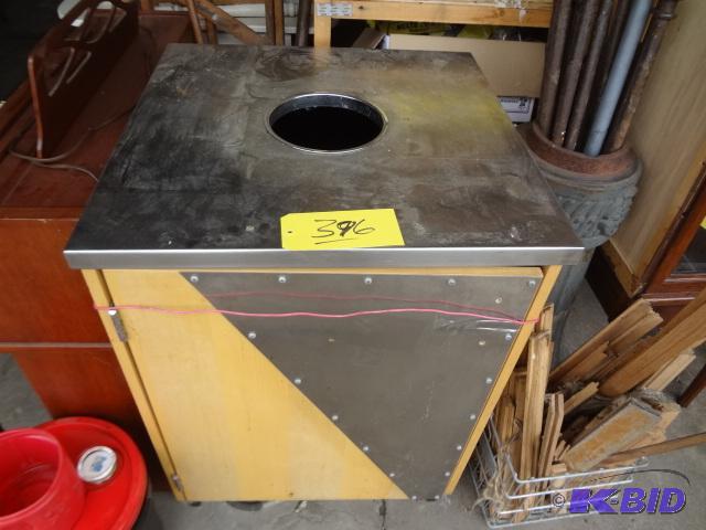 lot 396 image: Trash Can Cover, nice design...