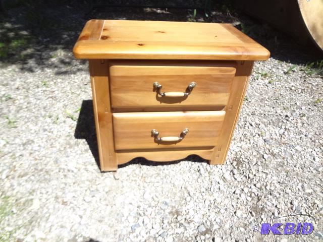 lot 4 image: Night Stand...