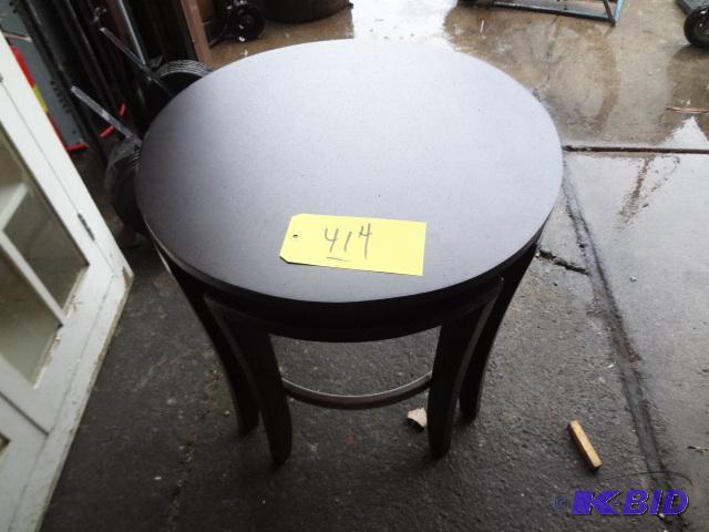 lot 414 image: Kool Round Table...