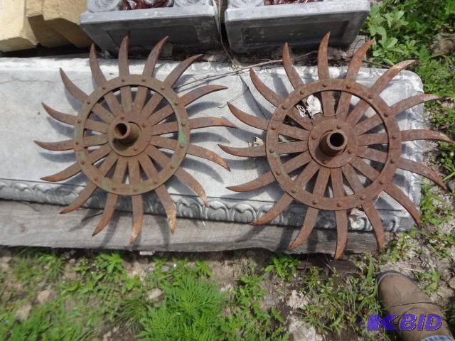 lot 438 image: Two Yard Art Pinwheels...