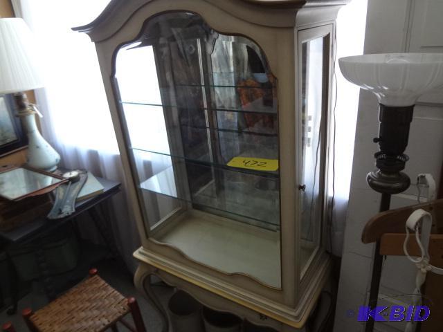 lot 472 image: Very Nice Glass Case...