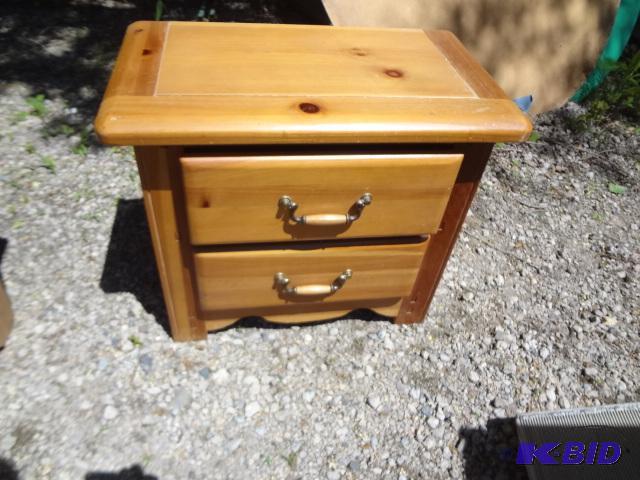 lot 5 image: Night Stand...